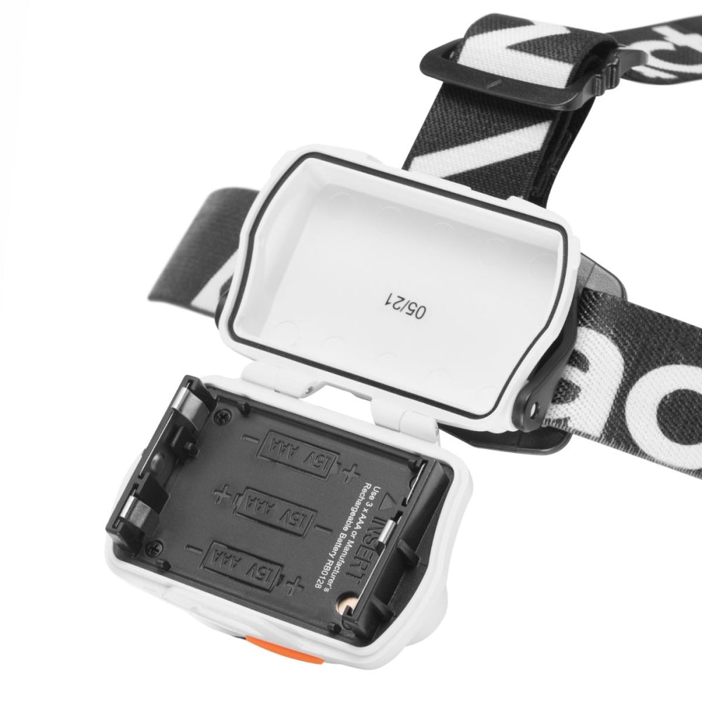 Mactronic Maverick White Peak mit aufgeklapptem Batteriedeckel und leerem Batteriefach