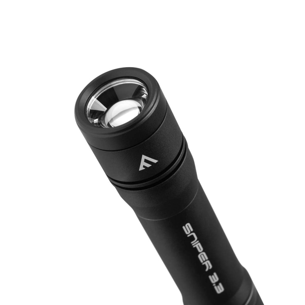 Mactronic Sniper 3.3 Kopf der Taschenlampe mit Linse und Reflektor aus der Nähe