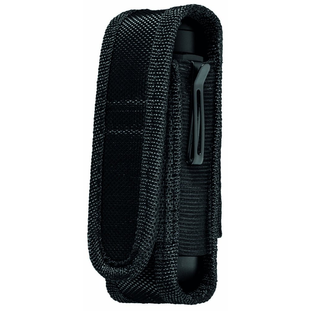 Mactronic Sniper 3.4 schwarzes Nylonholster mit der Taschenlampe darin