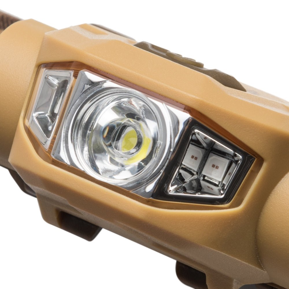 Mactronic Tundra Linse und Reflektor der Stirnlampe aus der Nähe, schräg von der Seite