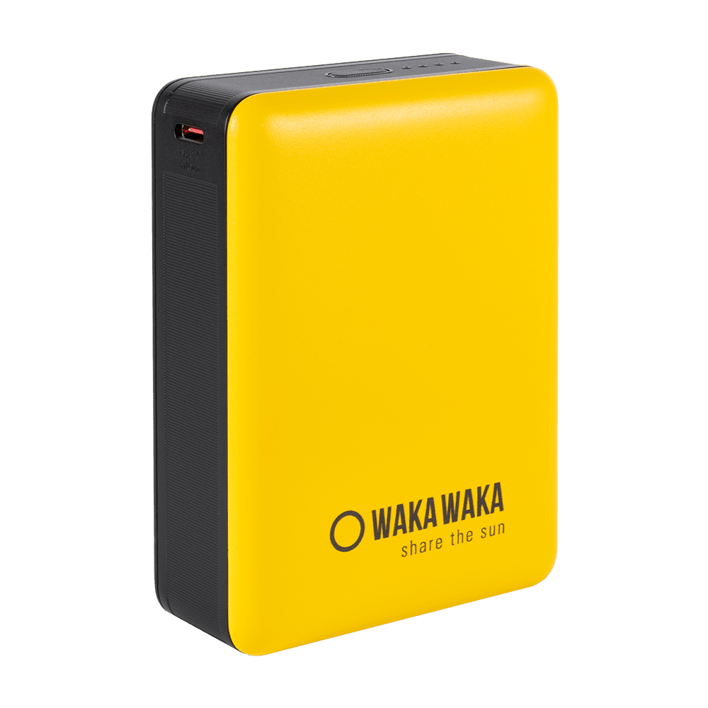 WakaWaka Power 20 schräg von vorne, gelbe Vorderseite mit Logo und einem Anschluss an der Seite