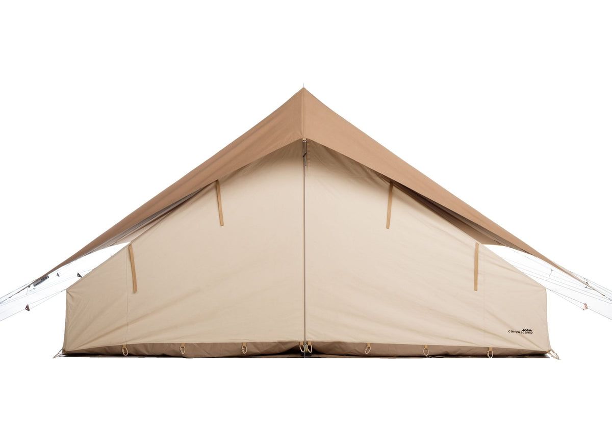 CanvasCamp Apex 4 x 4 Firstzelt in Sandfarbe mit geschlossener Vorderwand und überstehendem Dach