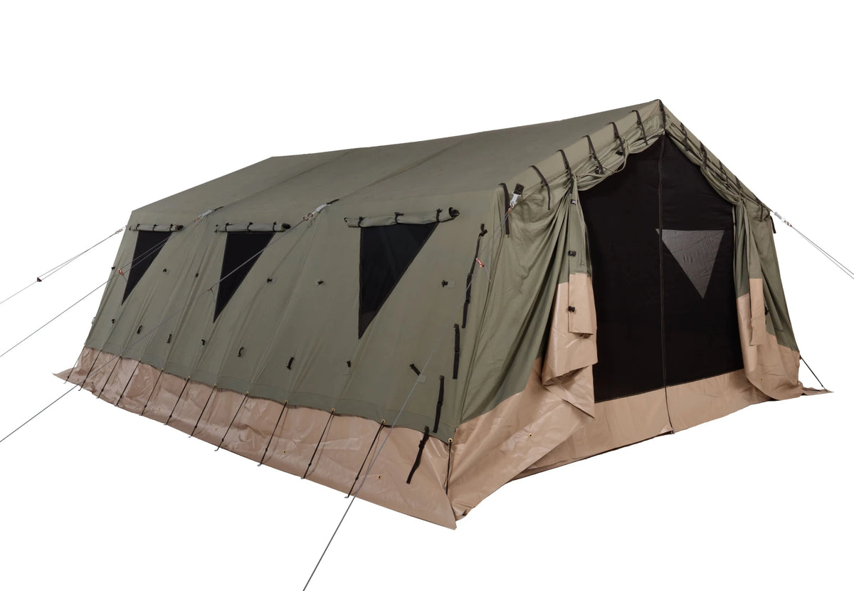 CanvasCamp Mess Apex 5 x 6 schräg von vorne mit dreieckigen Fenstern in der Seitenwand