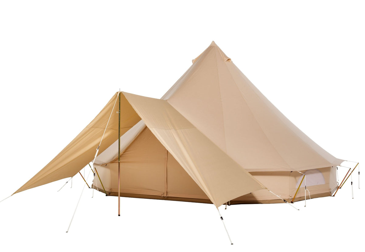Sibley Bell Tent Connector, Vordach aus beigem Canvas an einem Glockenzelt, schräg von vorne
