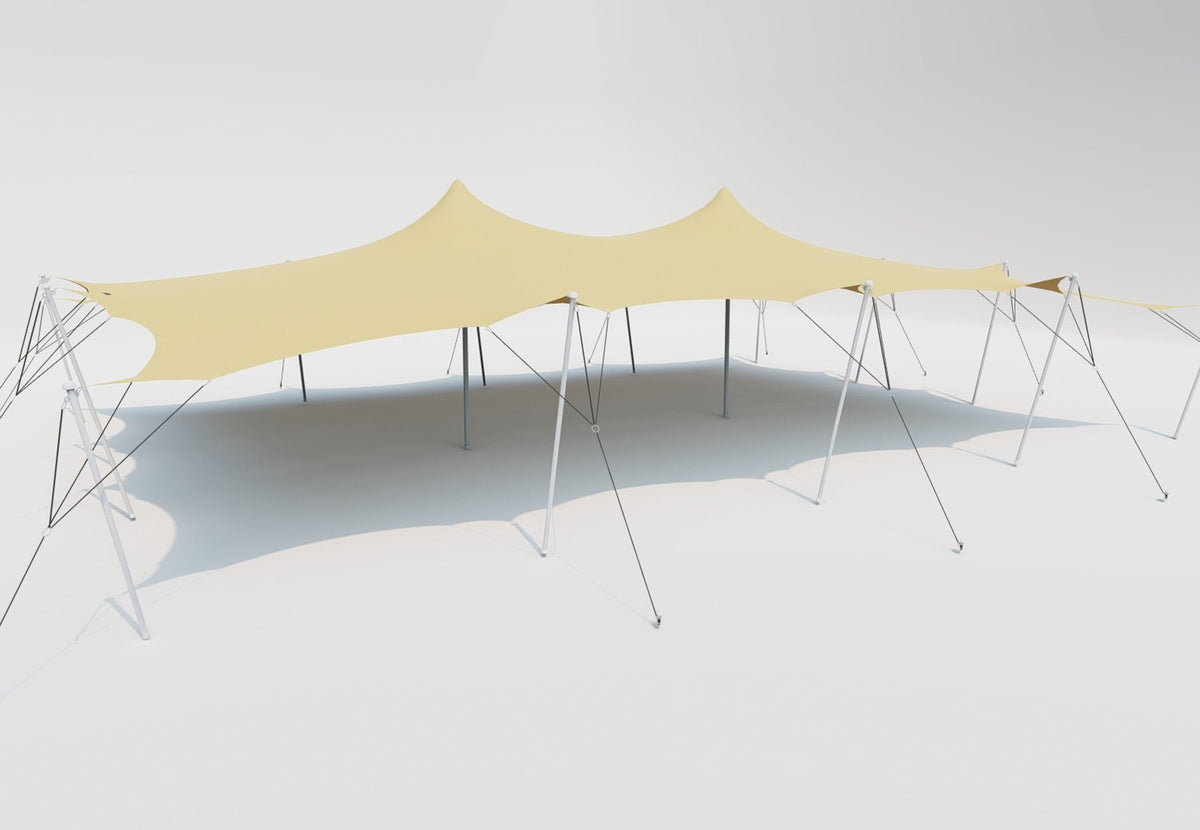 CanvasCamp Stretch Tent Q3 mit zwei hohen Mittelstangen unter dem langen beigen Stoff