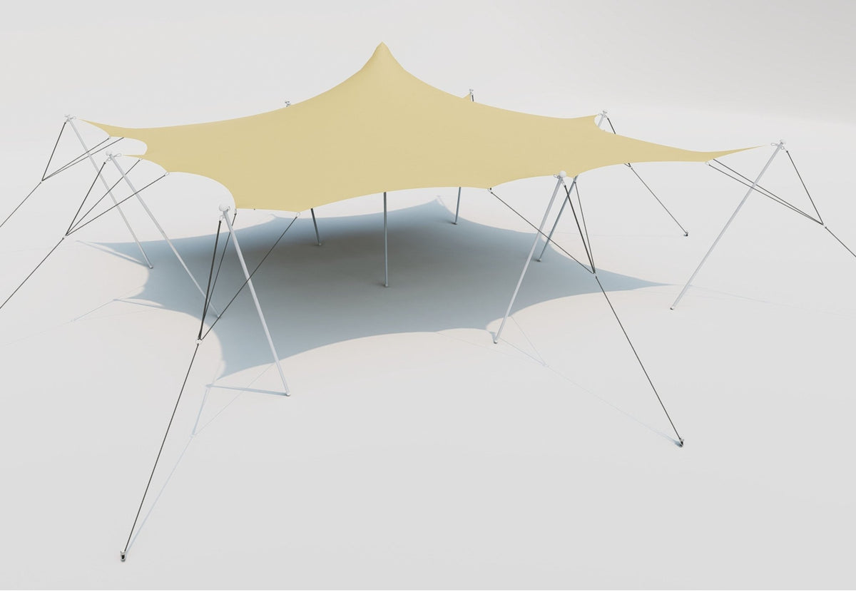 CanvasCamp Stretch Tent Q3 quadratisch aufgespannt mit einer Spitze, schräg von oben gesehen