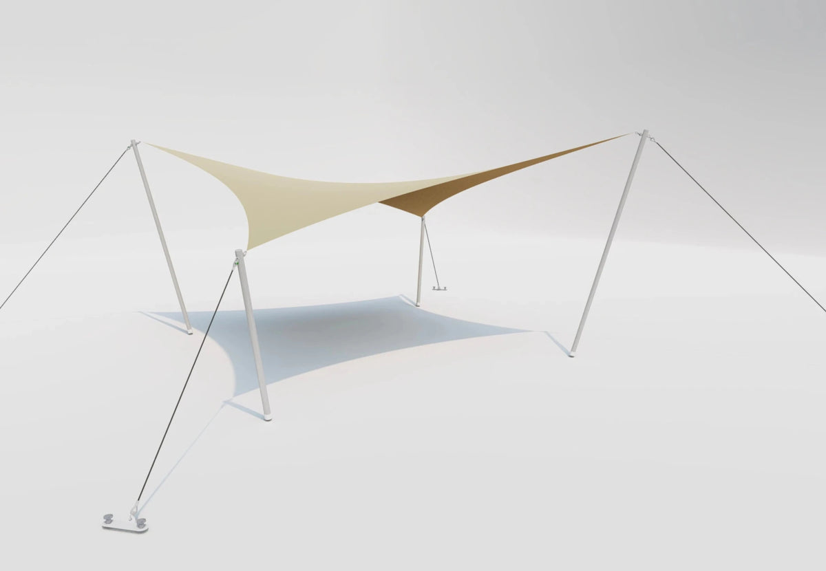 CanvasCamp Stretch Tent Q3X schräg von vorne mit den nach oben gespannten Ecken des Segels