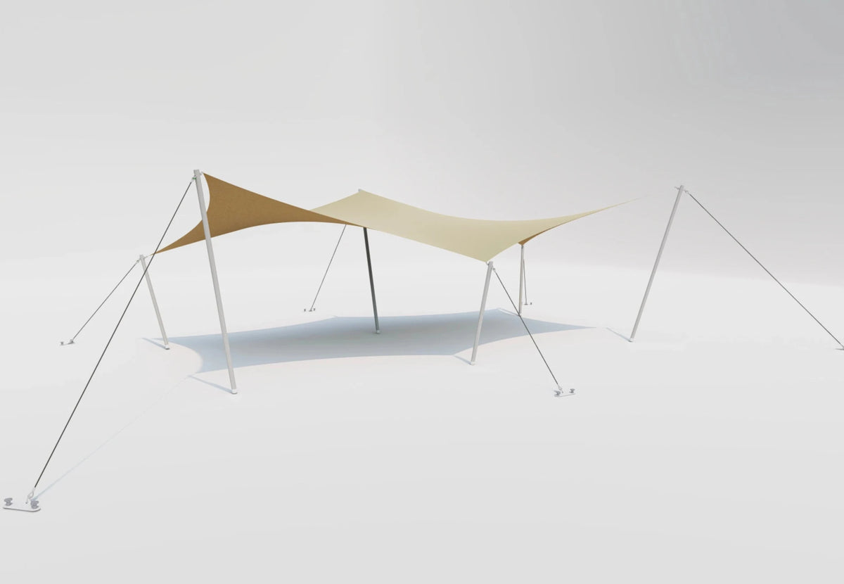 CanvasCamp Stretch Tent Q3X schräg von der Seite mit einer einzelnen Stange und Abspannleine rechts