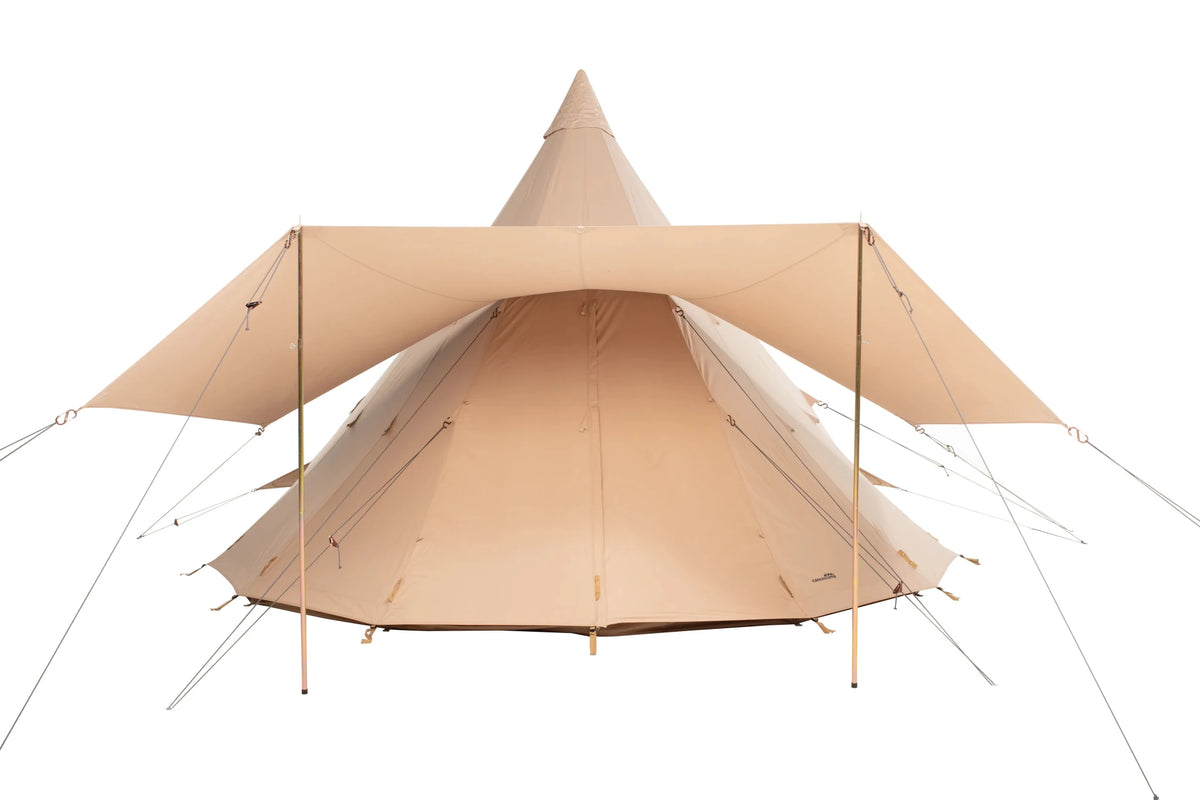 CanvasCamp Traveller 500 mit aufgebautem Vordach vor dem Eingang