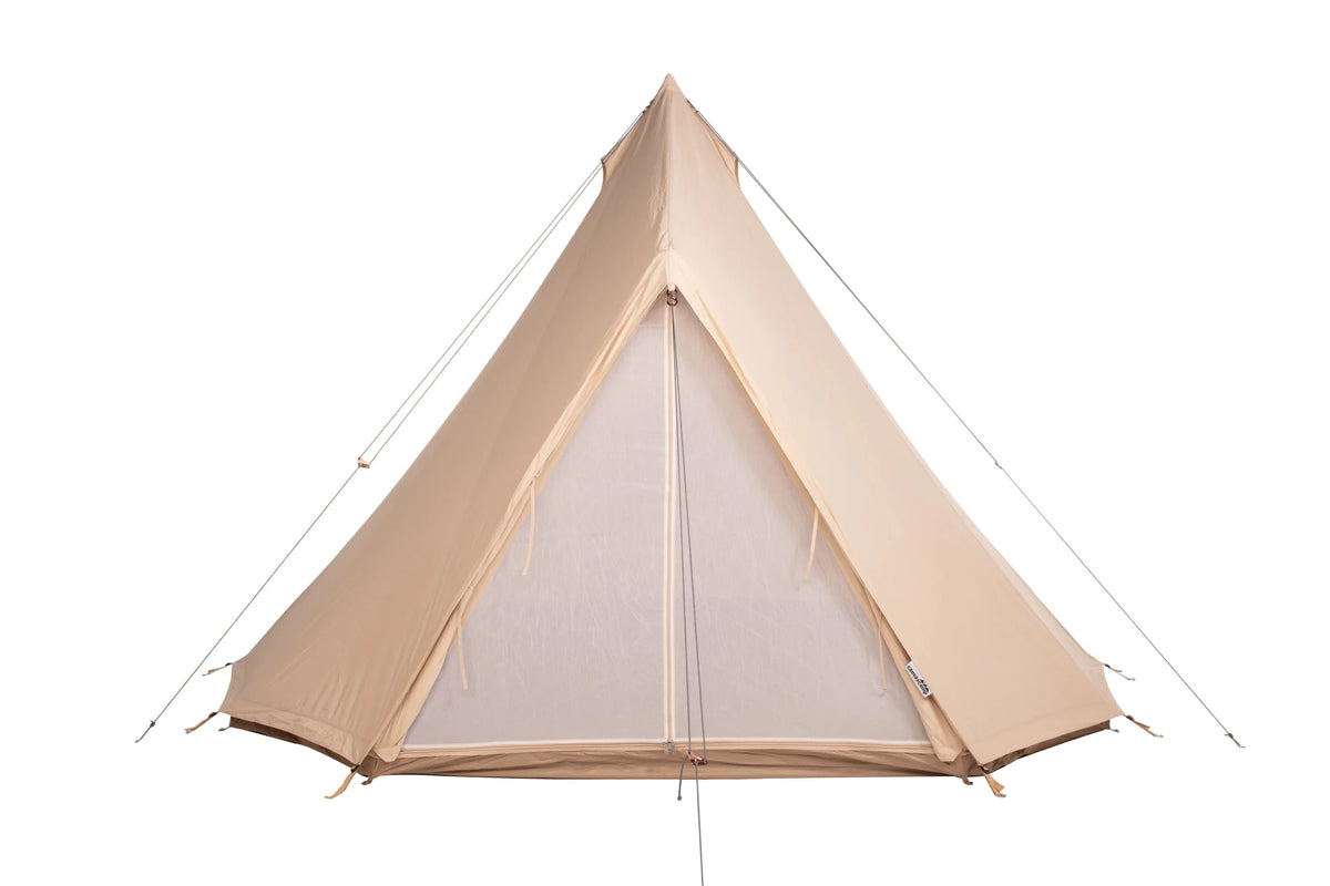 CanvasCamp Tipi Urban Traveller 450 mit geschlossenem Moskitonetz im offenen Eingang