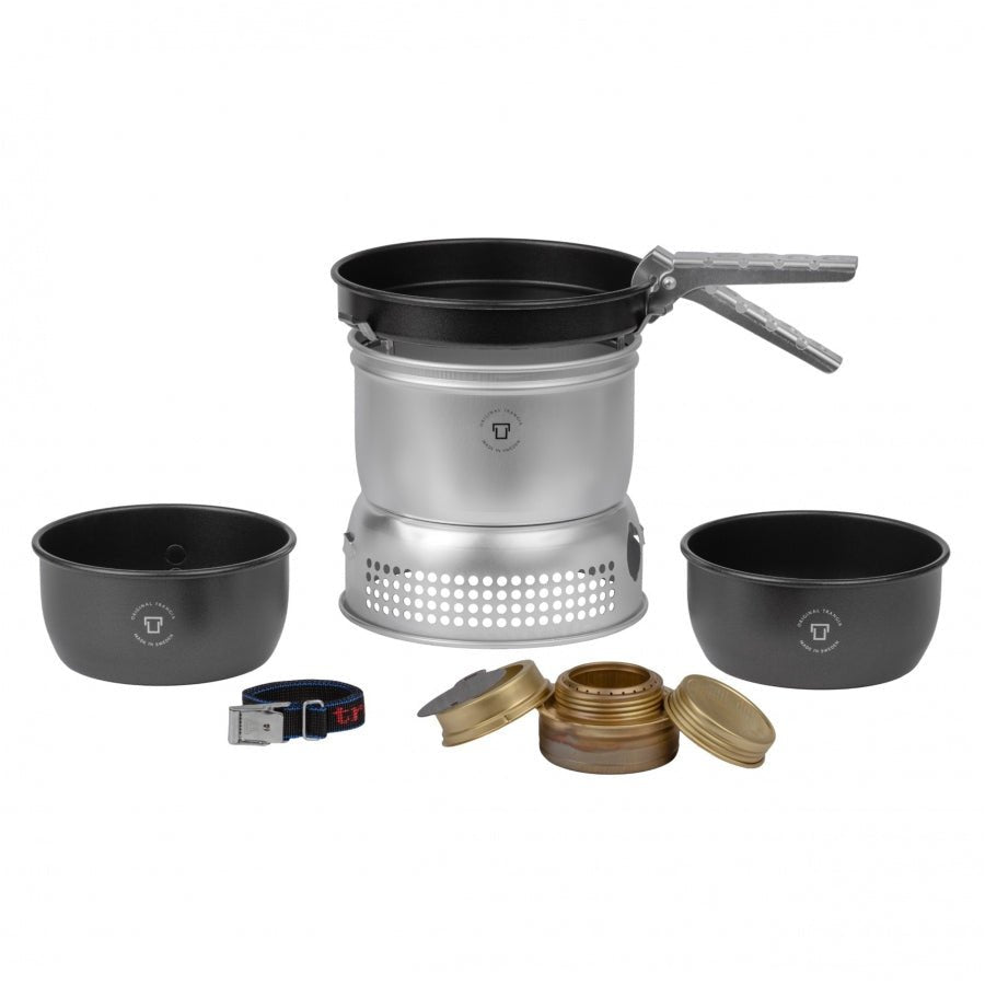 Trangia 27-5 UL ausgelegt mit Töpfen, Bratpfanne, Windschutz, Spiritusbrenner aus Messing und Riemen