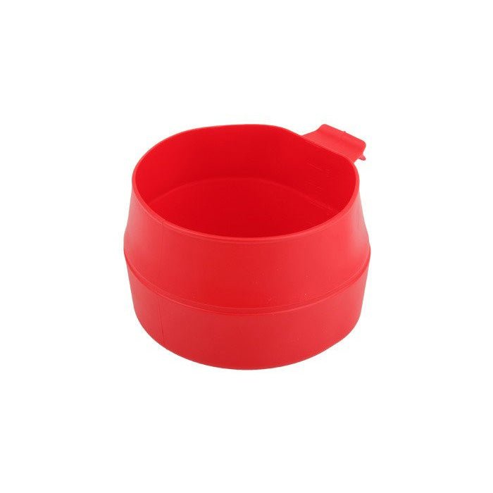 Wildo Fold-A-Cup Big in Rot, aufgeklappt und schräg von oben