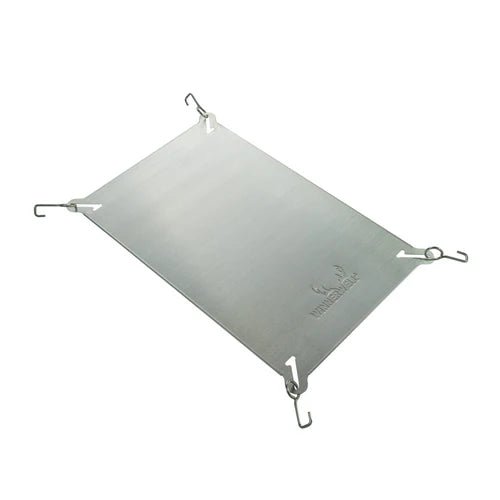 Winnerwell Heat Shield schräg von der Seite mit Haken an den vier Ecken