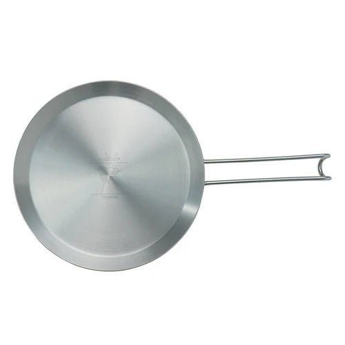 Winnerwell Titanium Frying Pan senkrecht von oben mit flachem Boden und Drahtstiel